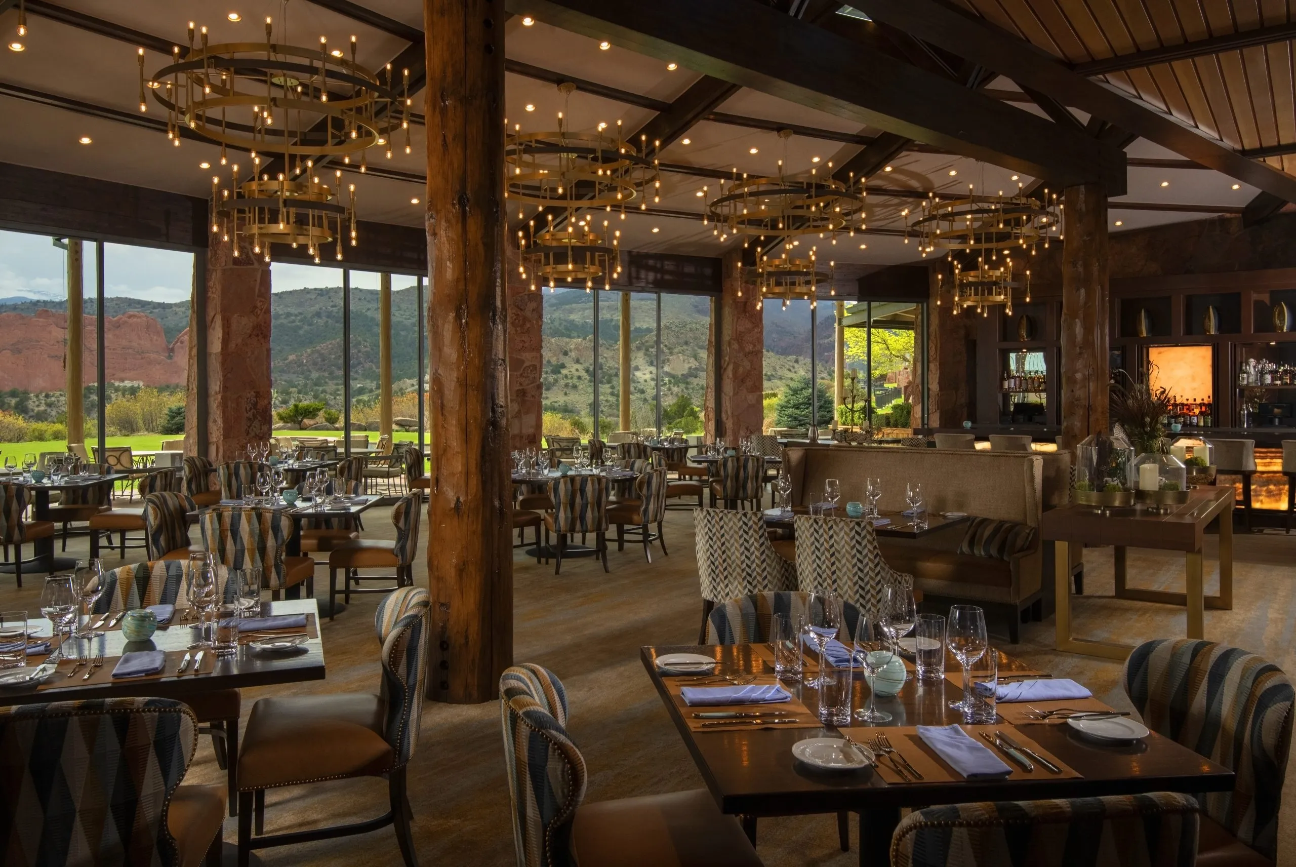 BREATHTAKING FLAVORS & VIEWS